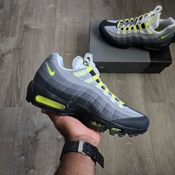 DS Nike Air Max 95 Neon (2020) Size 12