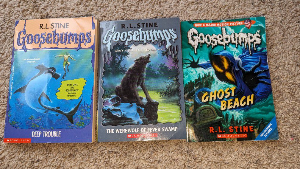 3 Goosebumps Books Deep Trouble (1994); Werewolf (1993); Ghost beach (2010)
