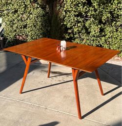 West Elm Mid Century Modern Expandable Dining Table – Acorn Wood