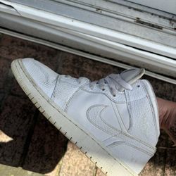 Air Jordan 1 Mid Triple White 