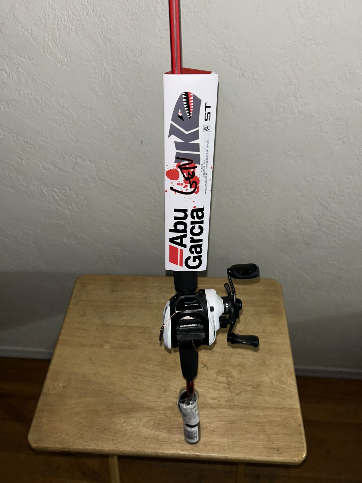 BRAND NEW Abu Garcia 6’ Gen Ike Ez Cast Bait casting Rod And Reel Combo CHECK OUT MY PROFILE FOR MORE GREAT ITEMS