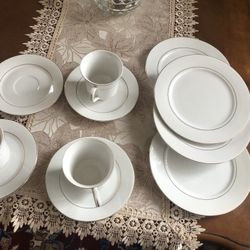 Set of 8 Plates And 4 Tea Cups