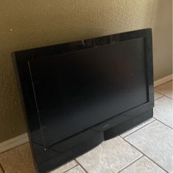 32 Inch Tv  with Wall Mount 