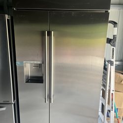 Monogram 42" Built In O Side By Side Stainless Steel Dispenser Refrigerator. ZISS420DNSS