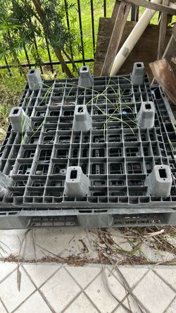 Plastic pallets