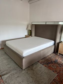 Like New Queen Storage Bed