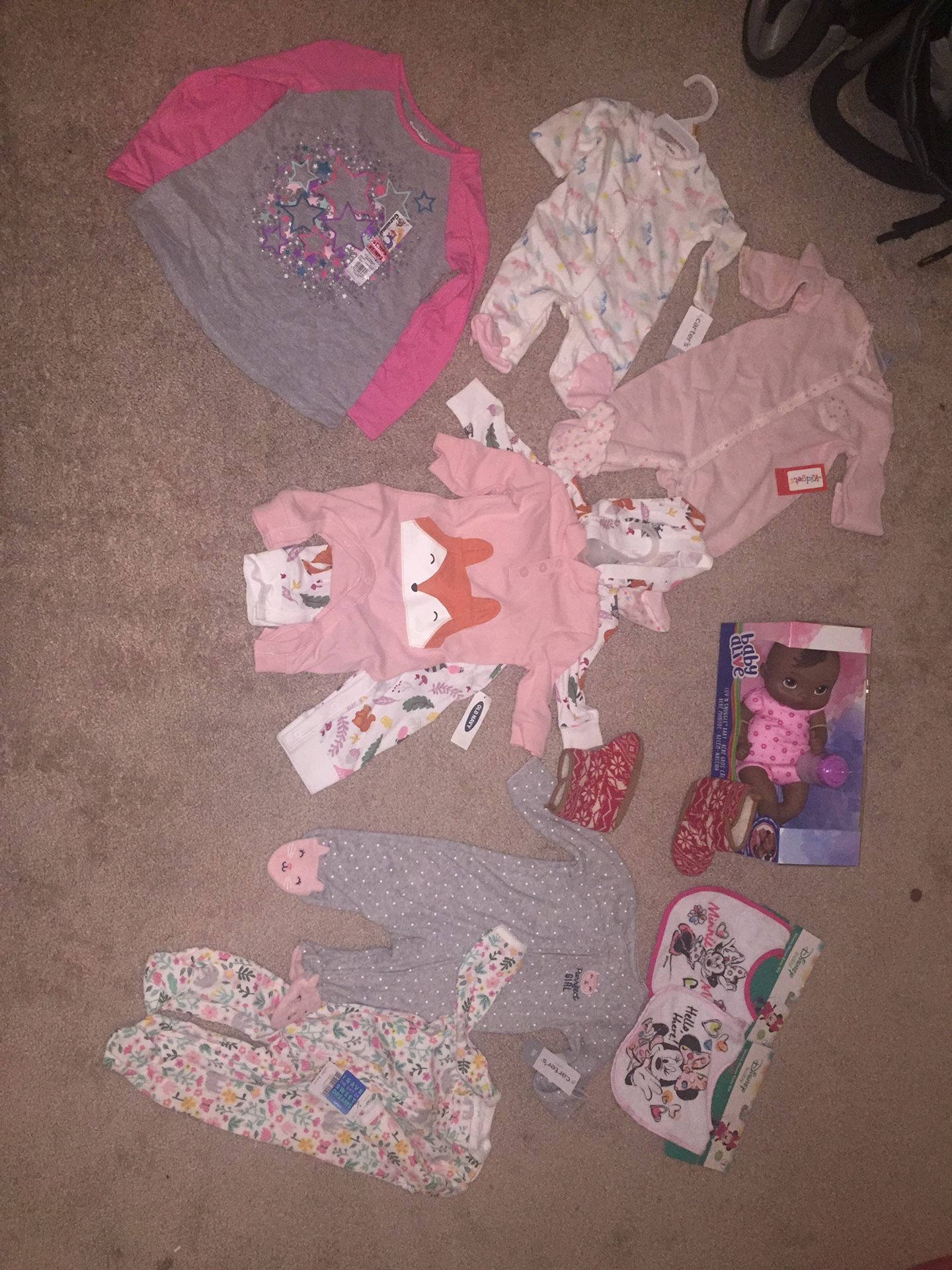 NEW - NEW BORN / BABY CLOTHES