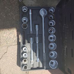 3/4 socket set  1 rachet  4 extensions 15 sockets