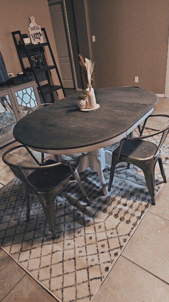 Table & Rug