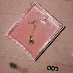 10k Gold Emerald Necklass