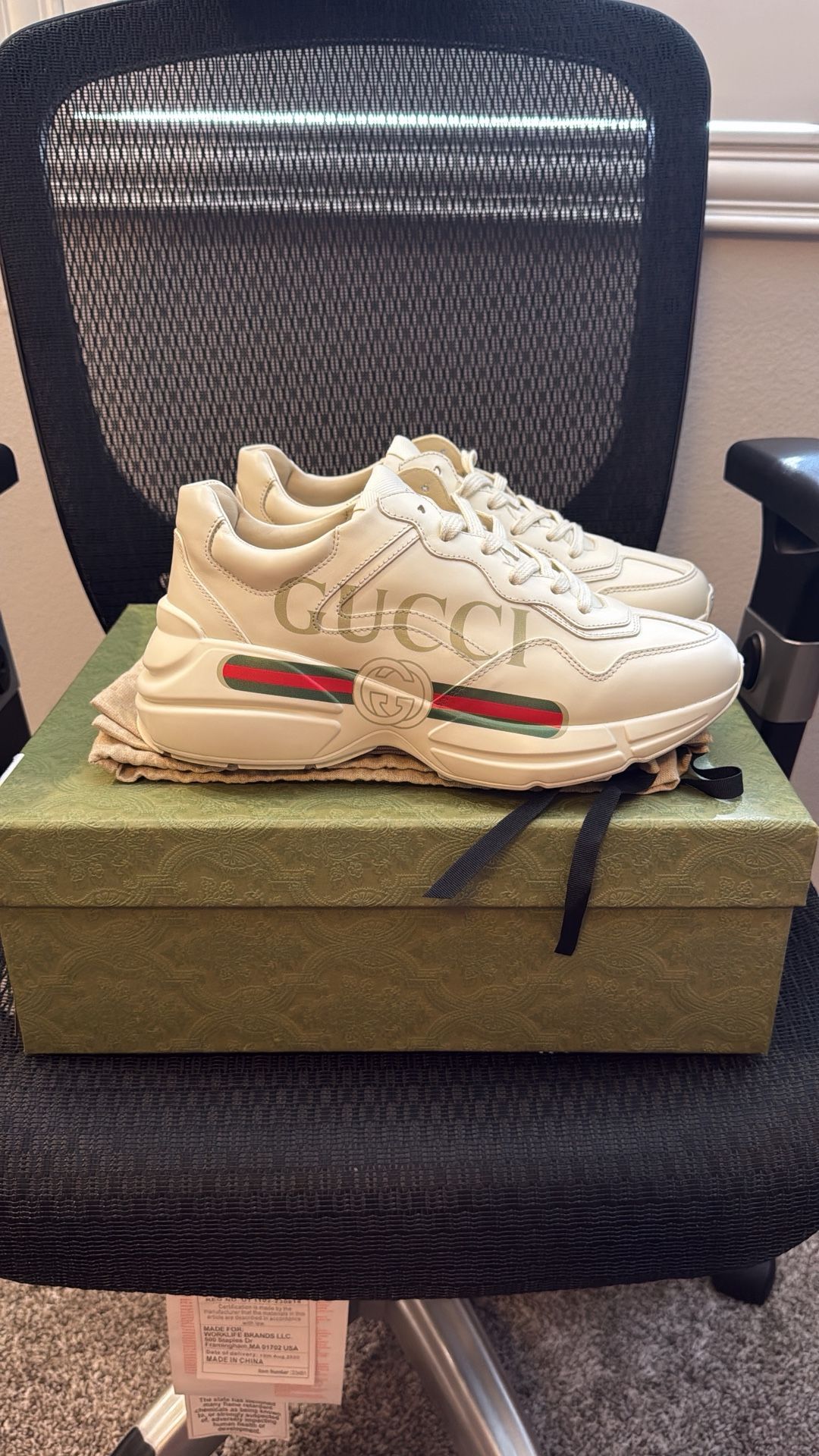 Gucci Authentic Sneakers: Men Size 7 / Women Size 8.5