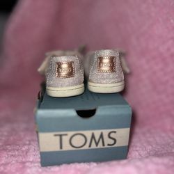 Toms Classic Rose Cloud Twill Glimmer Tiny size 4.