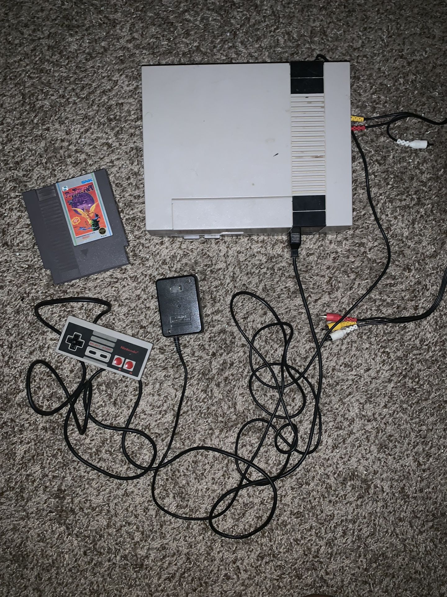 NINTENDO ENTERTAINMENT SYSTEM NES CONSOLE WITH ALL CORDS, REMOTE CONTROLLER & VIDEO GAME
