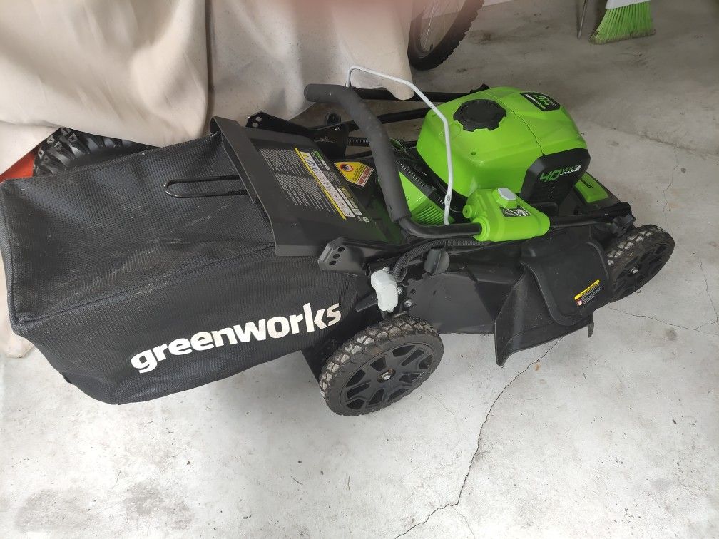 21 inch Greenworks Cordless Battery lawn mower