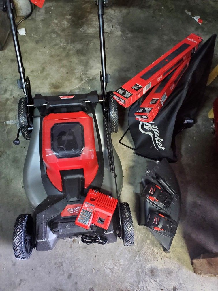 Milwaukee Lawn Mower & Trimmer