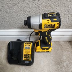 BRAND NEW DEWALT 12V BRUSHLESS XTREME SUB COMPACT SERIES (3 SPEED) IMPACT DRIVER WHITH BATTERY AND CHARGER 