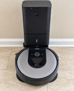iRobot Roomba with Automatic Self-Emptying Clean Base