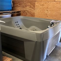 Lifesmart Tierra Spa hot Tub 220v 40 Amps Seats 6