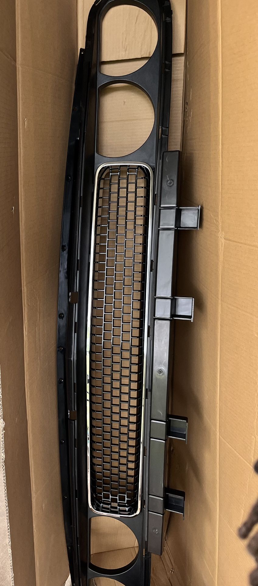 FOR SALE : 08-14 CHALLENGER GRILL REINFORCEMENT 
