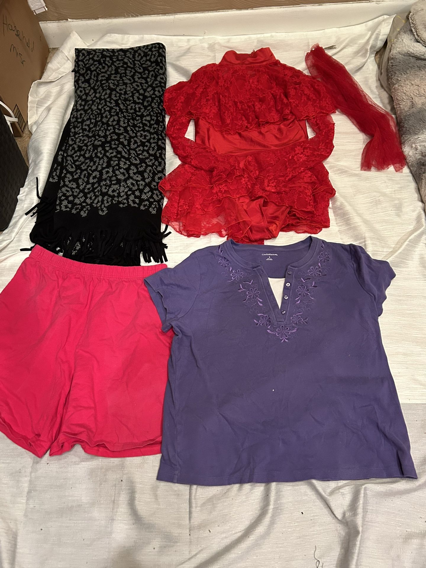 Women’s Size Large Mixed 4pc Clothing Lot Poncho Romper Tee  To include  Eivissa poncho Forplay romper w/veil Hanes shorts  Croft & Barrow tee 