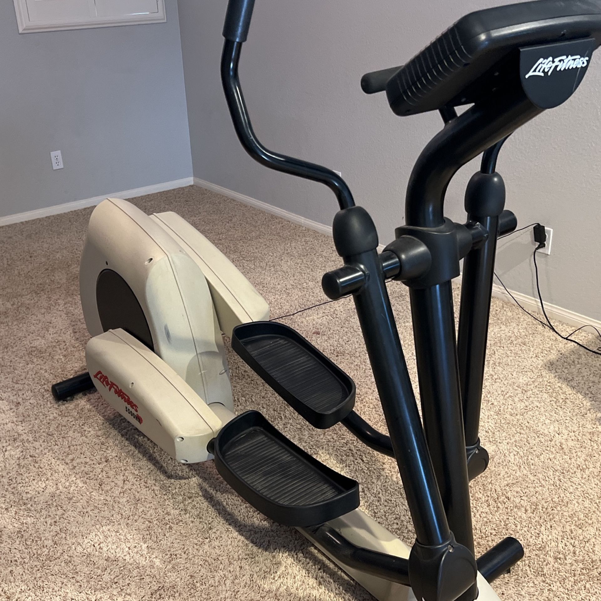 Life Fitness 5500 HR Elliptical for Sale in San Diego CA OfferUp