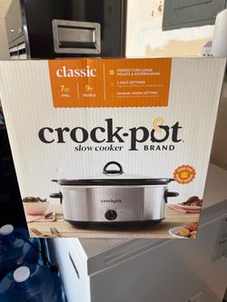 BRAND NEW 7qt crockpot