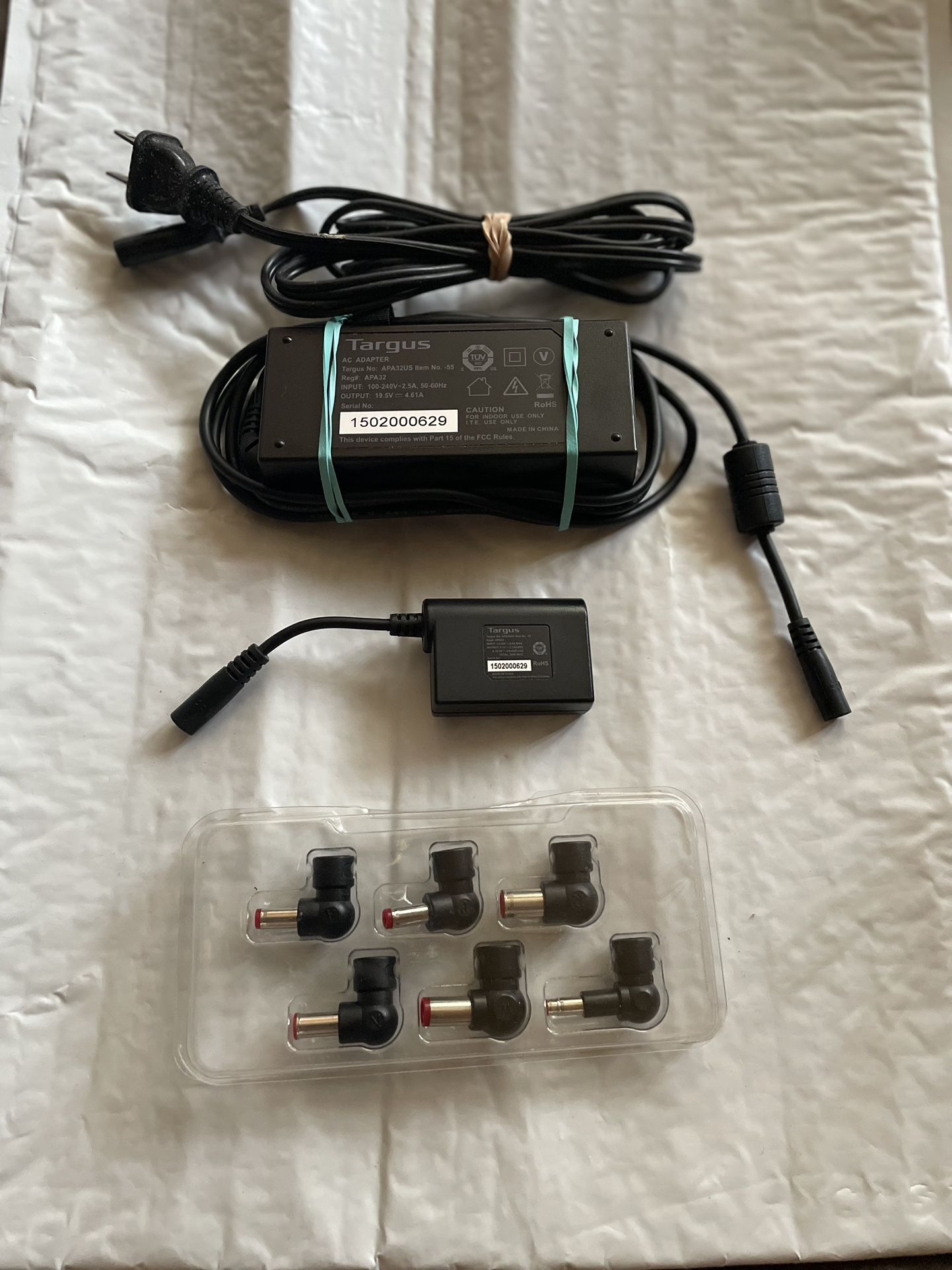 Targus Universal 90w Laptop Charger AC Power Adapter Old Version APA32US With All accessories and tips