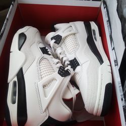 retro 4 size 8