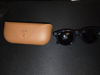 Ray-Ban Meta Smart Glasses with Case