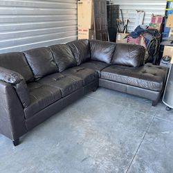 Leather Sectional Sofa w/ Chaise – Excellent Condition – Dark Brown
