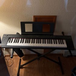 Yamaha Piaggero NP-12 Electric Piano (61 Keys) Stand Included.