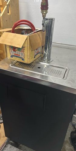 True TDD-1-HC 23 1/2" Kegerator / Beer Dispenser, (1) 1/2 Keg Capacity