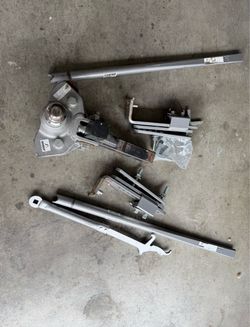 Weight distribution hitch