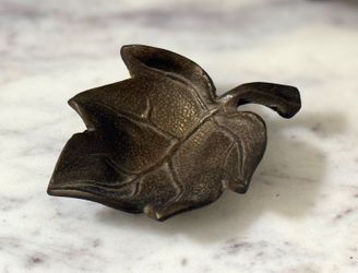Vintage-Style Cast Metal Leaf Vanity Tray