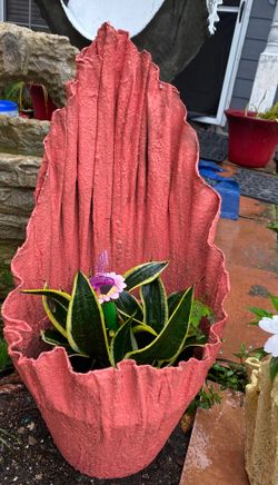 Beautiful flower pots custom made small ones are 15 medium size 25 and large 50