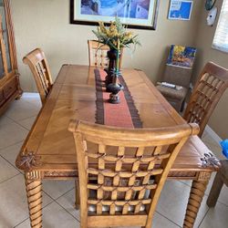 Table And 6 Chairs Tommy Bahama Style ( Deliver On us) 