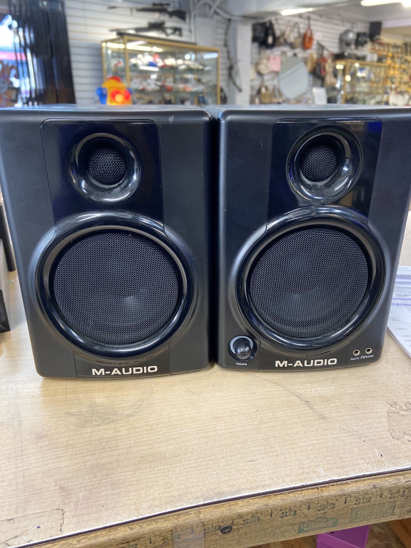 M-Audio AV40 speakers