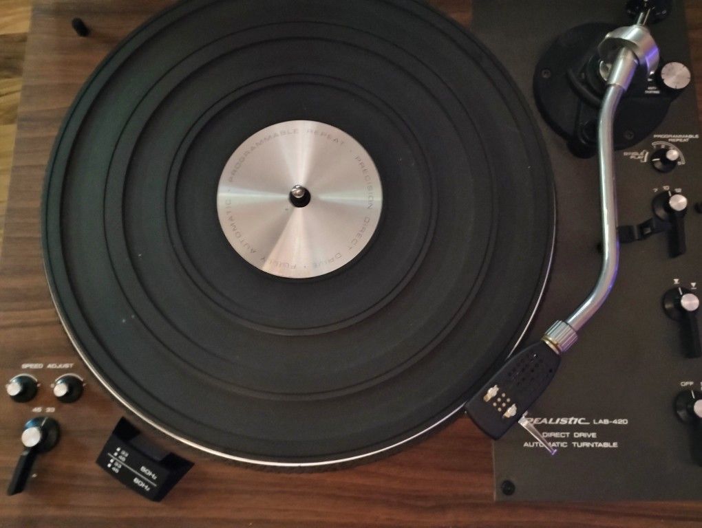 Realistic Turntable