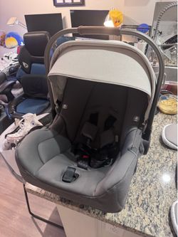 Nuna PIPA Infant Car Seat Gray w/ Canopy & Inserts