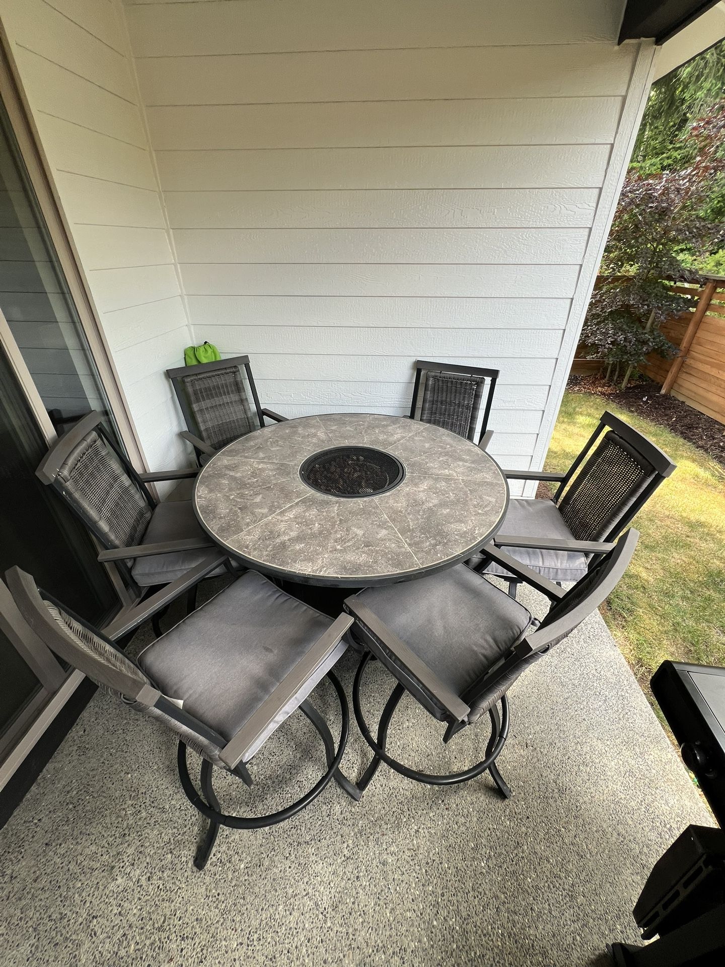 Round Propane Patio Table & 6 Chairs