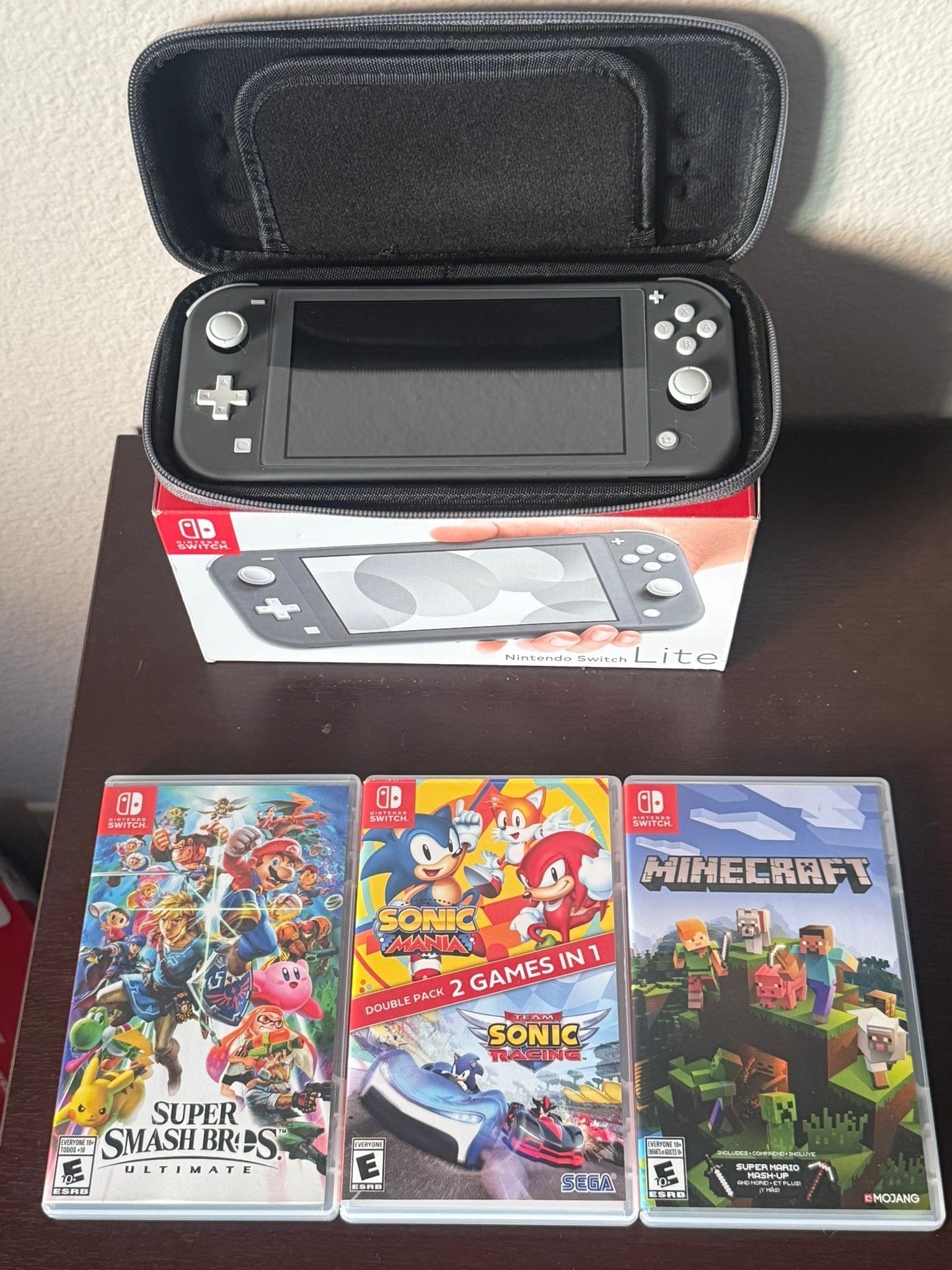 Nintendo Switch Lite + Games