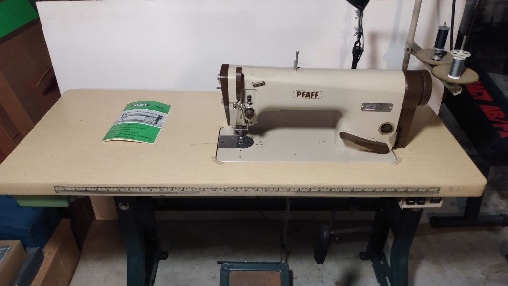 Pfaff 463 Industrial Sewing Machine