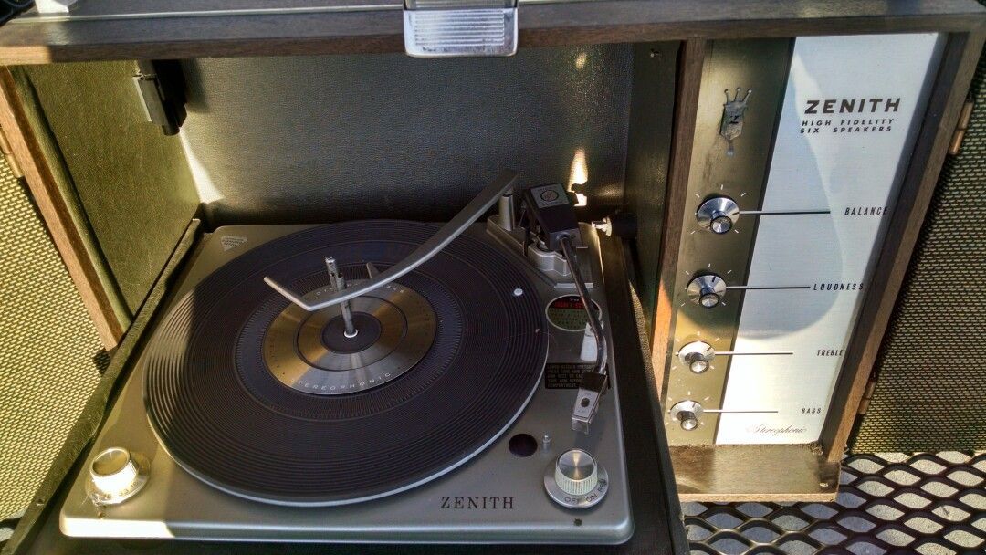 VINTAGE Zenith "Sonophone" record player/speaker cabinet