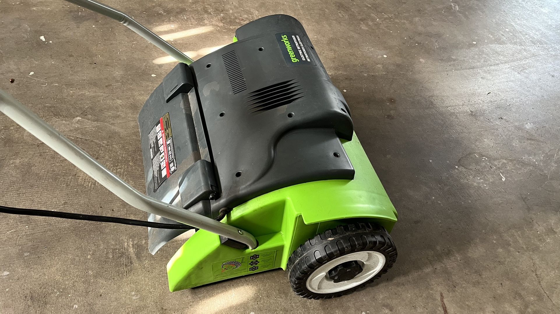 GreenWorks Electric Lawn Detharcher