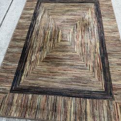Awesome 5.5x7.5” Area Rug in great shape!  