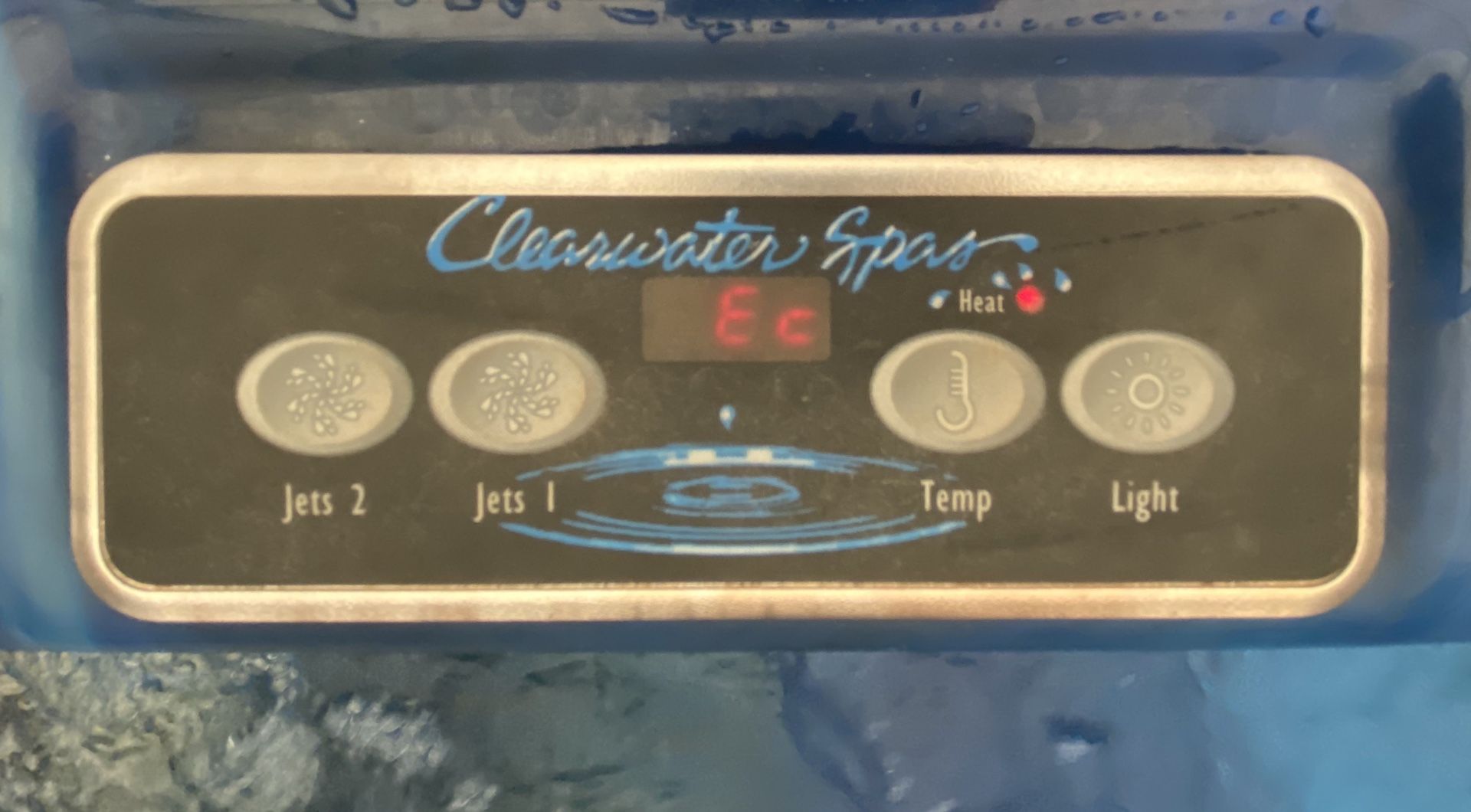 SALE PENDING Clearwater Spas Beachcraft St Andrew 7' x 7' Hot Tub Spa