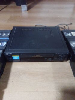 Sony VCR Tape and Radio with 33 movies  (WORKING CONDITION)