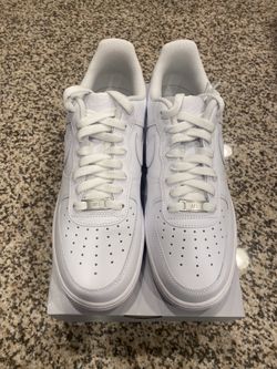 Air Force 1 ‘07 ( Sizes available 9’s )