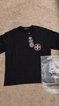 SMALL BLACK AND RED CROSS TEE