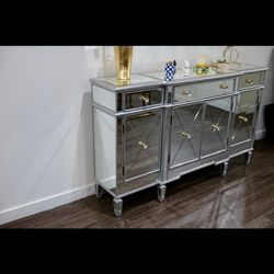 Mirrored Buffet Table 